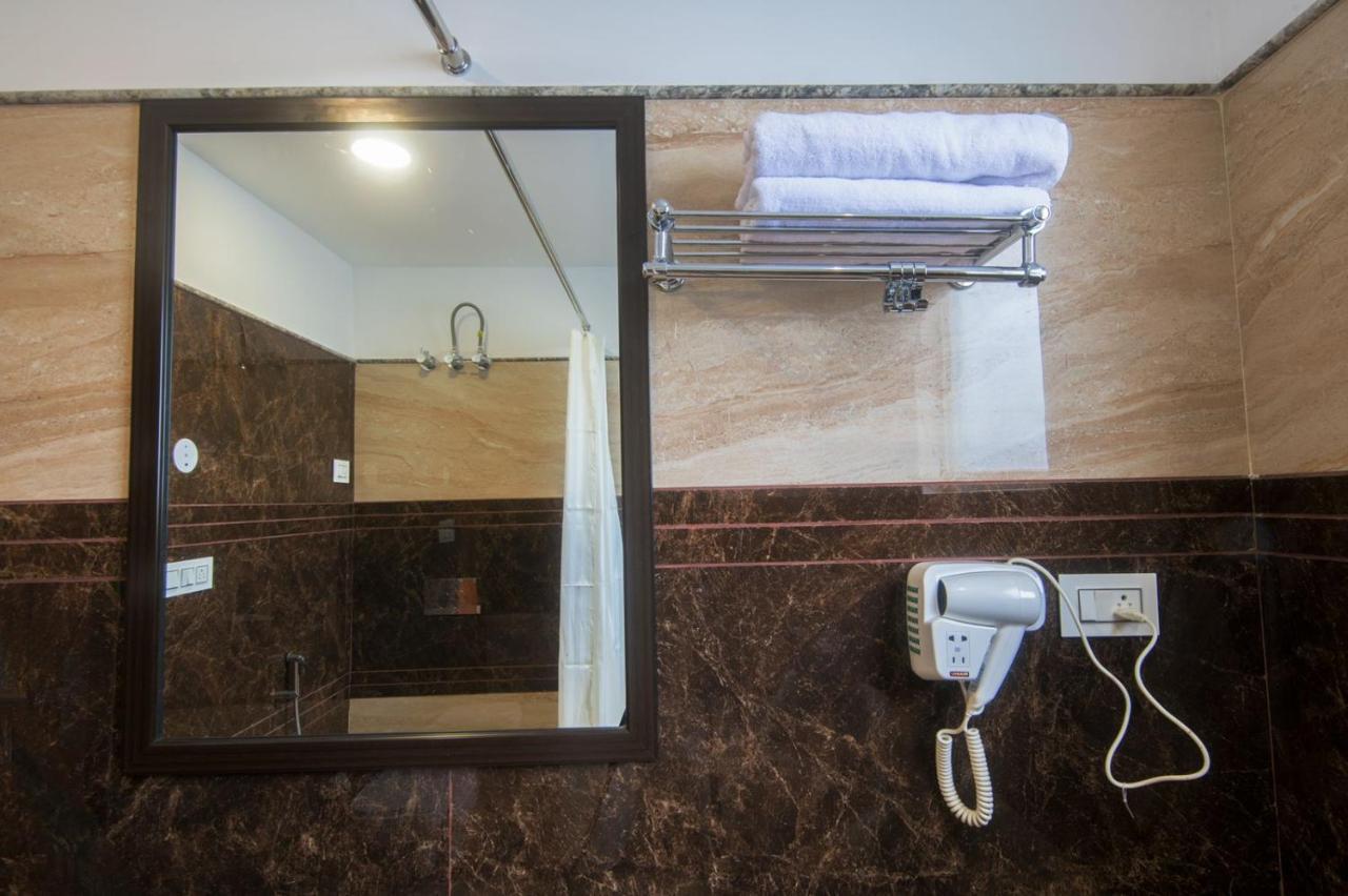 Shivaay Morex- A Vegetarian Hotel Дармсала Экстерьер фото